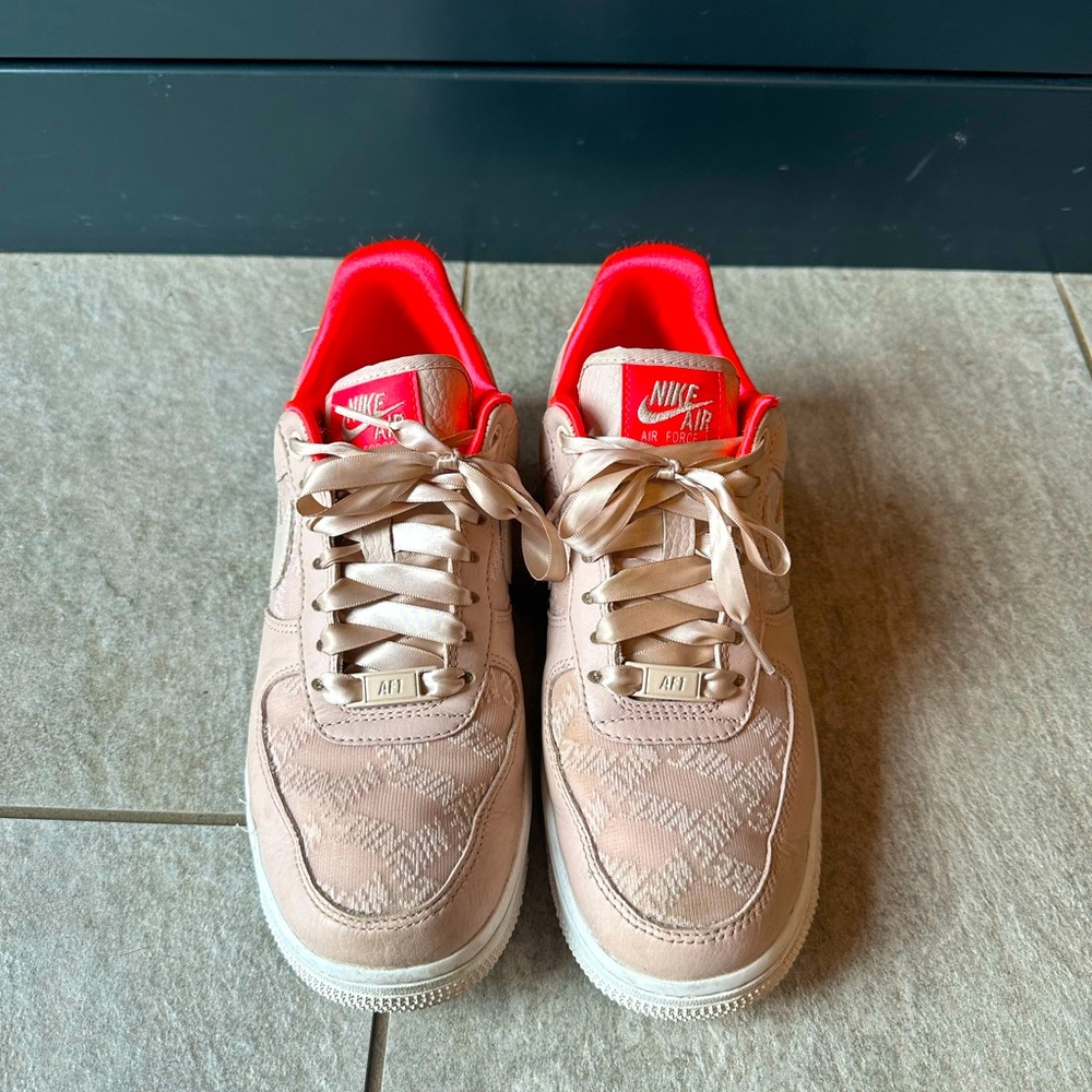 Nike Air Force 1 '07 'Fossil Stone Laser Crimson'